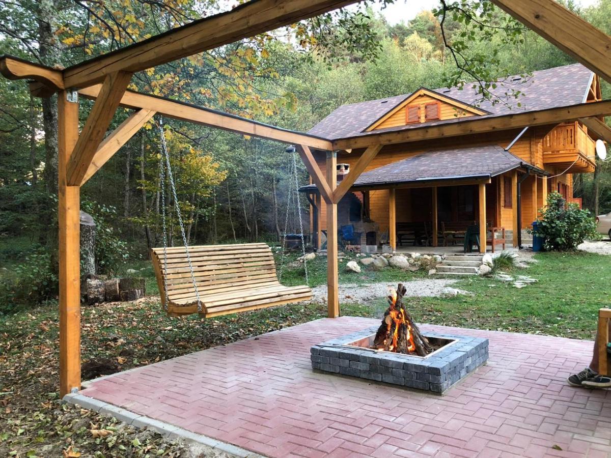 Chalet By The River Văliug Esterno foto