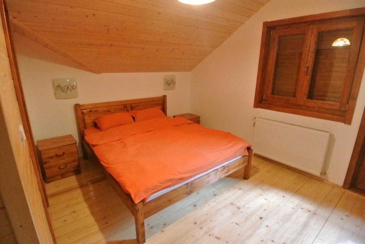 Chalet By The River Văliug Esterno foto
